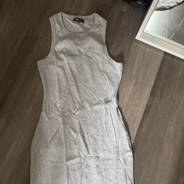 Graues Kleid