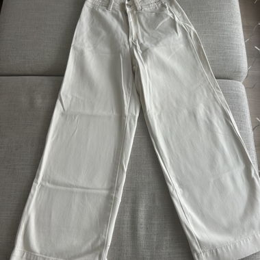 White wide-leg pants YES or NO