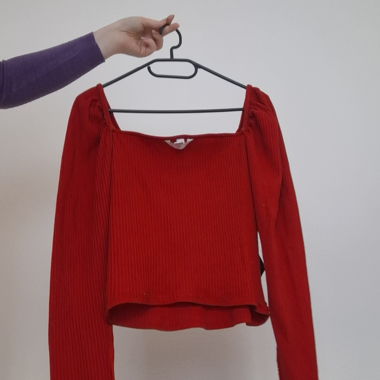Top corto rosso a maniche lunghe