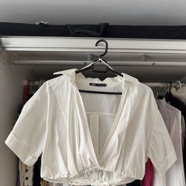 Weisses Croptop-T-Shirt