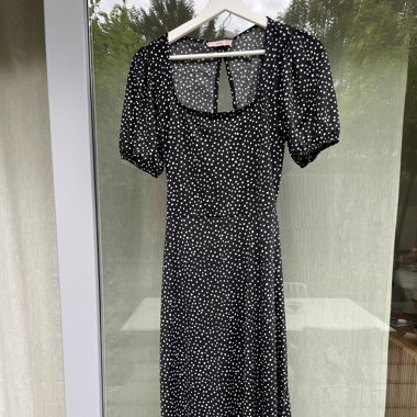 Gepunktetes Kleid Mango Rückenausschnitt in Gr. S