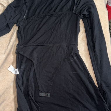 Abito body nero con maniche lunghe