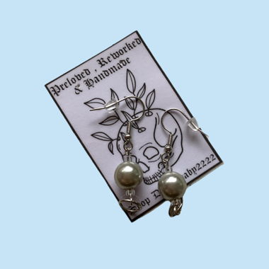 “You're a pearl, baby" earrings