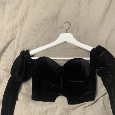 Long sleeve cropped shirt