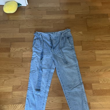 Jeans mit Bändel