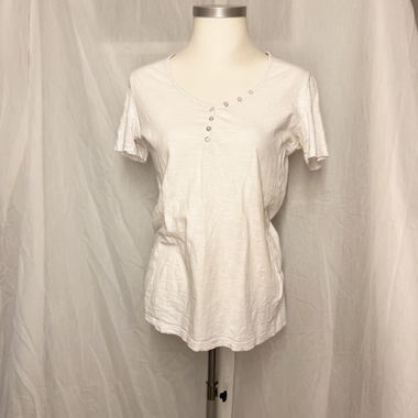 T-shirt con dettaglio a bottoni