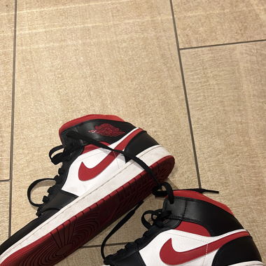 Jordan 1 mid gym red black white