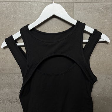 Schwarzes Top