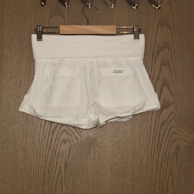 Weiße Sportschorts