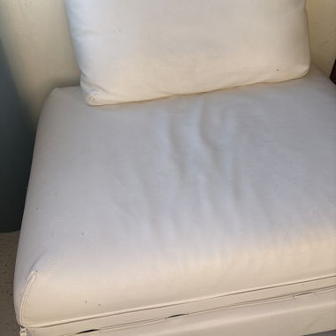 2 pouf-letto bianchi in finta pelle pelle 