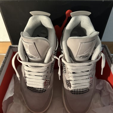 Jordan 4 Frozen Moments Gr. 37.5