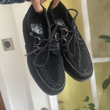 Tuk Shoes