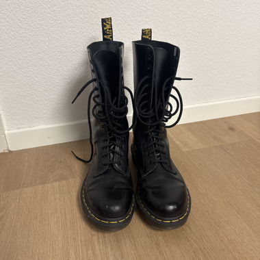 Stivali neri con lacci Dr. Martens