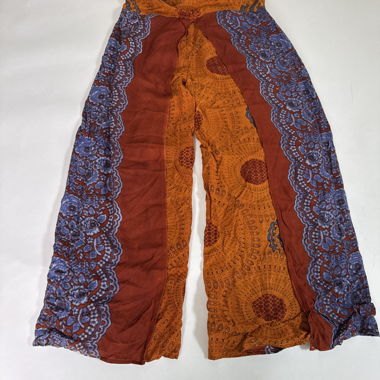 Pantalon mit weitem Bein aus Rayon mit Muster
