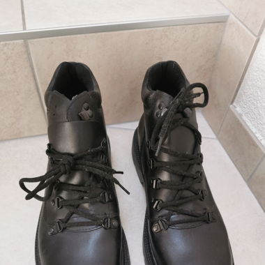 Bottine en cuir semi-montantes taille 42