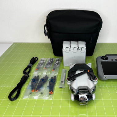 DJI Mini 4 Pro Fly More Combo Plus Kamera-Drohne