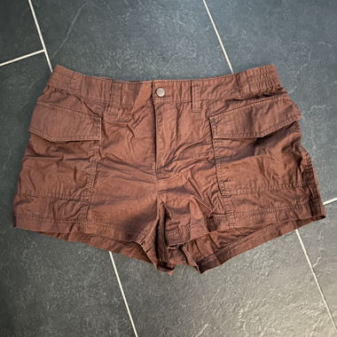 Pantaloncini corti marroni con tasche
