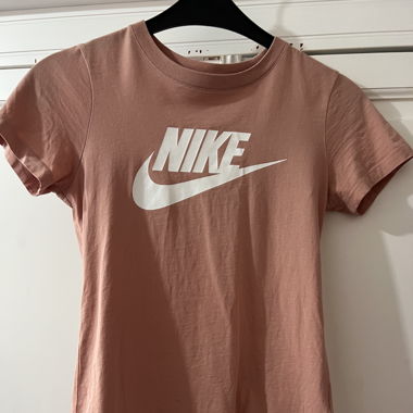 t-shirt beige nike