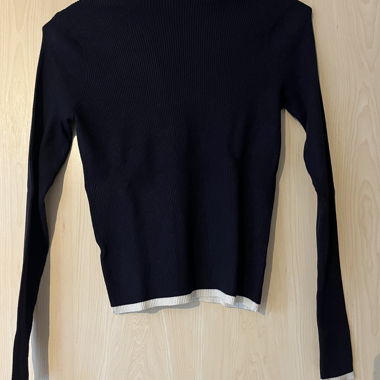 Pull côtelé foncé