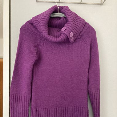 Pullover violett mit Rollkragen 