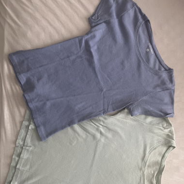 2 T Shirts Blau & Türkis