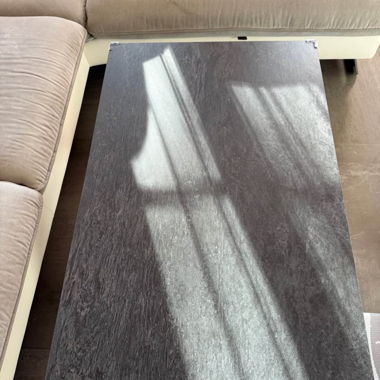 Schwarzer Couchtisch aus Keramik und Holz