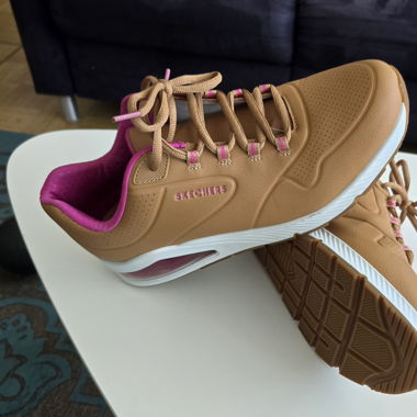 Skechers