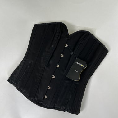 Corsetto nero per stringere la vita
