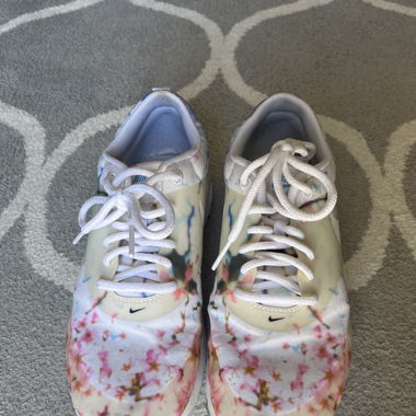 Nike Sneaker Blumenmuster