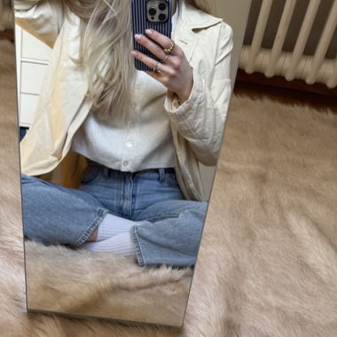 Mantel in offwhite