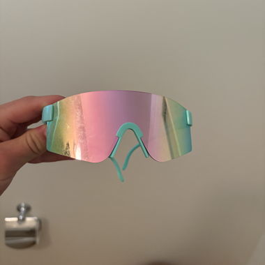 Occhiali da sole iridescenti turchesi