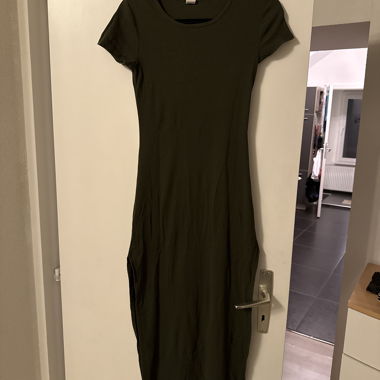 Vestito lungo verde oliva maniche corte