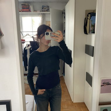 Top court noir Brandy Melville à manches longues