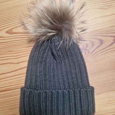 Khaki beanie with pompom