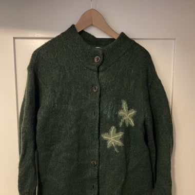 Wolljacke mit Applikationen