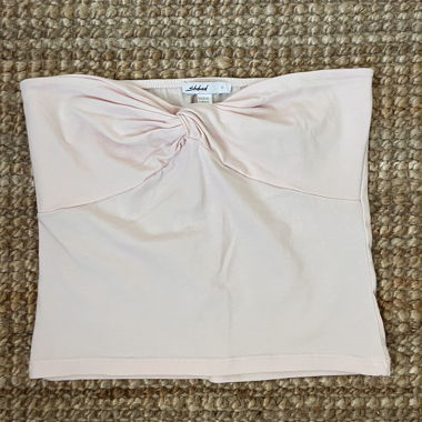 Haut rose discret