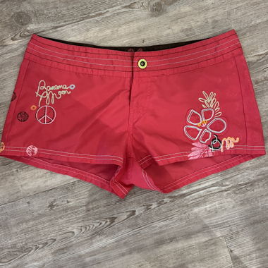Low-waist pink beach wear