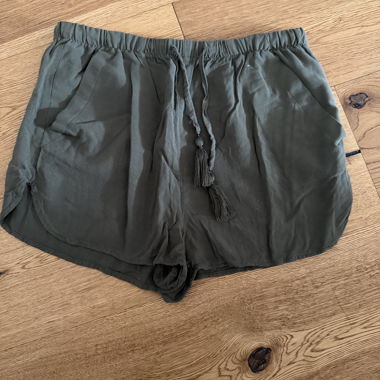 Damen Shorts mit Quasten