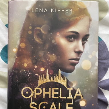 Ophelia Scale, Die Welt wird brennen, Lena Kiefer