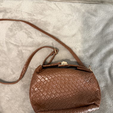 Brown shoulder bag with woven pattern