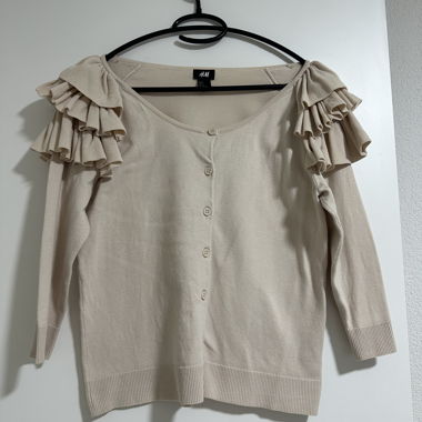 H&M Ruffle Cardigan .M