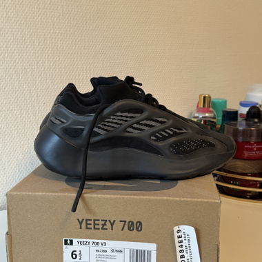 yeezy 709