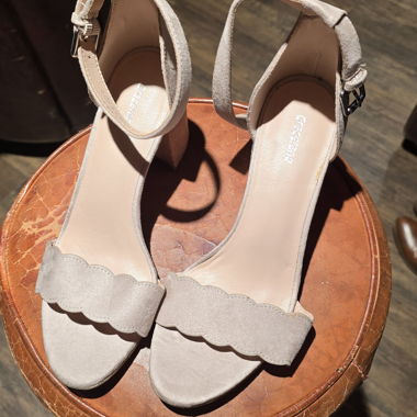 Sandales beige à talon