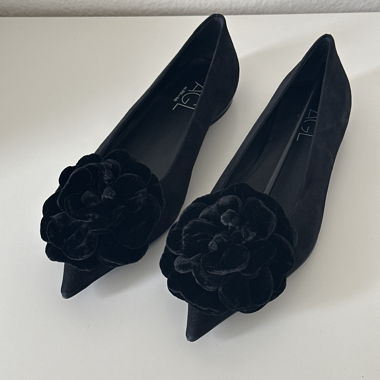 Ballerines en velours noir à bout pointu
