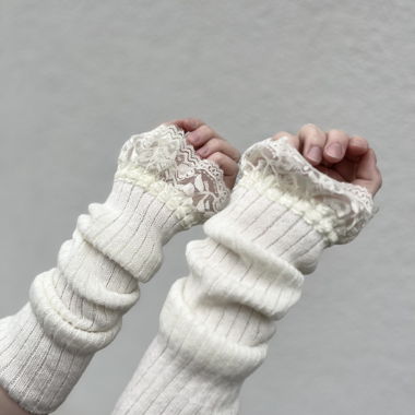 carini scaldabraccia/scaldagambe in maglia crema con pizzo