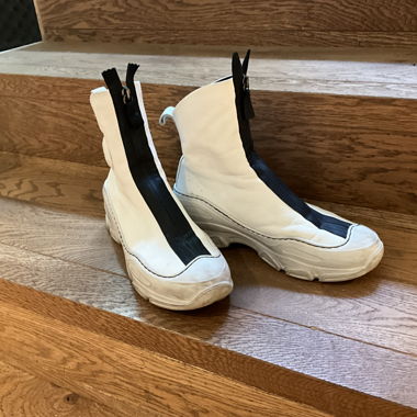 Weisse Stiefeletten mit Reissverschluss
