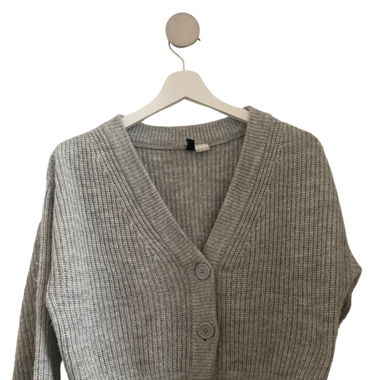 grauer cardigan