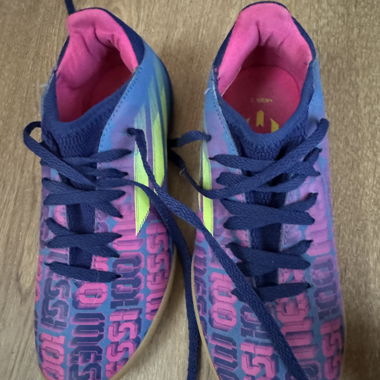 Très bellea chasers de foot enfant