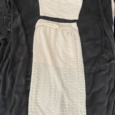 Set Bustier und beiger Rock