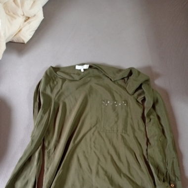 Blouse verte avec poche 